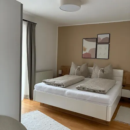 Haus Jenewein Manfred * ניוסטיפט אים סטובאיטל